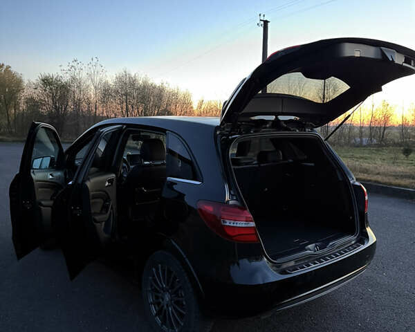 Черный Мерседес Б-класс, объемом двигателя 0 л и пробегом 120 тыс. км за 10000 $, фото 13 на Automoto.ua