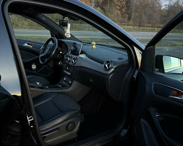 Черный Мерседес Б-класс, объемом двигателя 0 л и пробегом 120 тыс. км за 10000 $, фото 11 на Automoto.ua