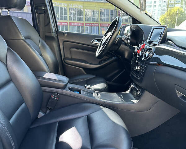 Черный Мерседес Б-класс, объемом двигателя 1.46 л и пробегом 214 тыс. км за 10600 $, фото 12 на Automoto.ua