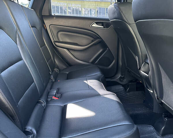 Черный Мерседес Б-класс, объемом двигателя 1.46 л и пробегом 214 тыс. км за 10600 $, фото 17 на Automoto.ua