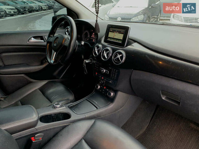 Чорний Мерседес Б-клас, об'ємом двигуна 2 л та пробігом 385 тис. км за 9790 $, фото 23 на Automoto.ua