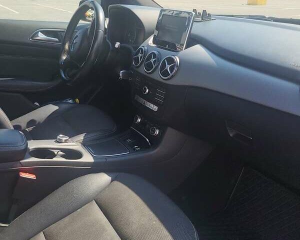 Черный Мерседес Б-класс, объемом двигателя 2 л и пробегом 253 тыс. км за 12500 $, фото 7 на Automoto.ua