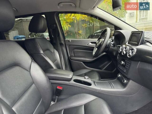 Черный Мерседес Б-класс, объемом двигателя 2 л и пробегом 190 тыс. км за 10900 $, фото 10 на Automoto.ua