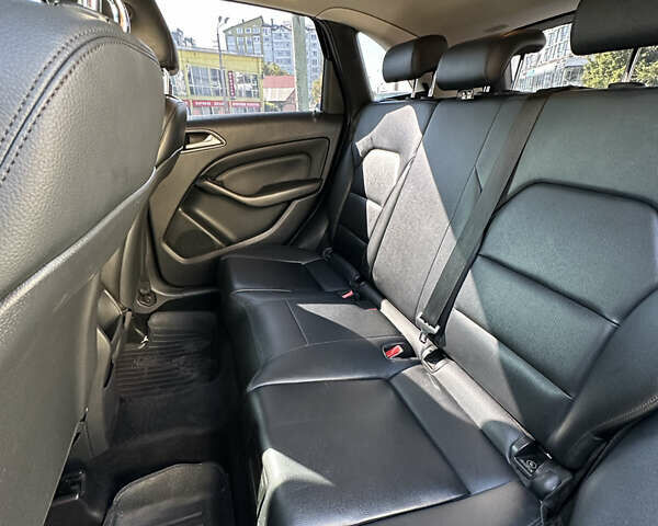 Черный Мерседес Б-класс, объемом двигателя 1.46 л и пробегом 214 тыс. км за 10600 $, фото 15 на Automoto.ua