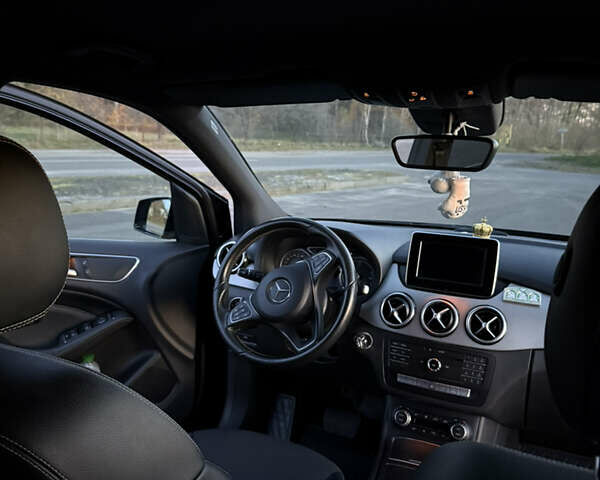 Черный Мерседес Б-класс, объемом двигателя 0 л и пробегом 120 тыс. км за 10000 $, фото 16 на Automoto.ua