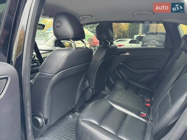 Черный Мерседес Б-класс, объемом двигателя 2 л и пробегом 190 тыс. км за 10900 $, фото 11 на Automoto.ua