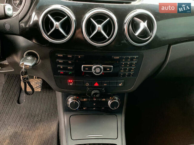 Чорний Мерседес Б-клас, об'ємом двигуна 2 л та пробігом 385 тис. км за 9790 $, фото 33 на Automoto.ua