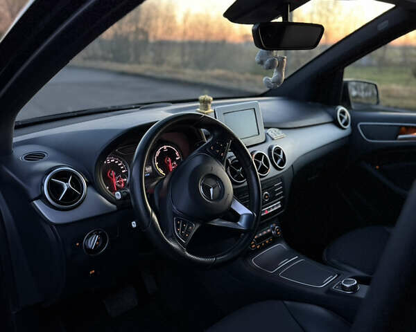 Черный Мерседес Б-класс, объемом двигателя 0 л и пробегом 120 тыс. км за 10000 $, фото 19 на Automoto.ua