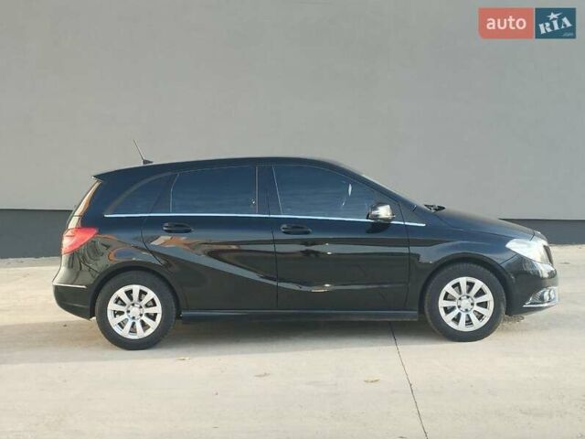 Черный Мерседес Б-класс, объемом двигателя 1.46 л и пробегом 330 тыс. км за 10290 $, фото 4 на Automoto.ua