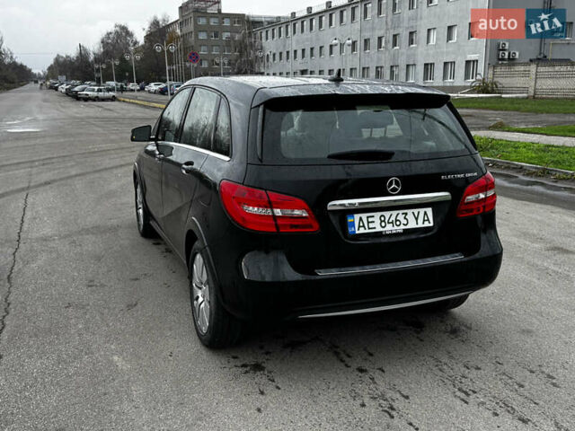 Черный Мерседес Б-класс, объемом двигателя 0 л и пробегом 95 тыс. км за 9700 $, фото 6 на Automoto.ua