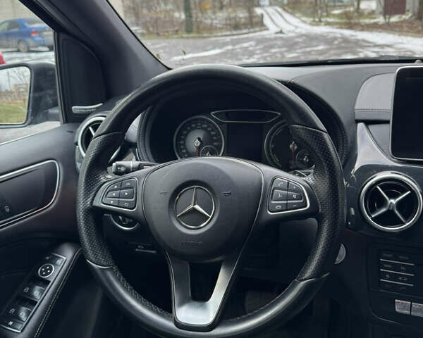 Чорний Мерседес Б-клас, об'ємом двигуна 0 л та пробігом 123 тис. км за 8800 $, фото 9 на Automoto.ua