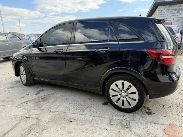 Черный Мерседес Б-класс, объемом двигателя 0 л и пробегом 190 тыс. км за 10200 $, фото 3 на Automoto.ua