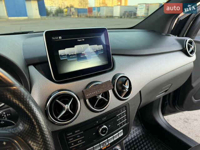 Черный Мерседес Б-класс, объемом двигателя 0 л и пробегом 88 тыс. км за 8750 $, фото 34 на Automoto.ua