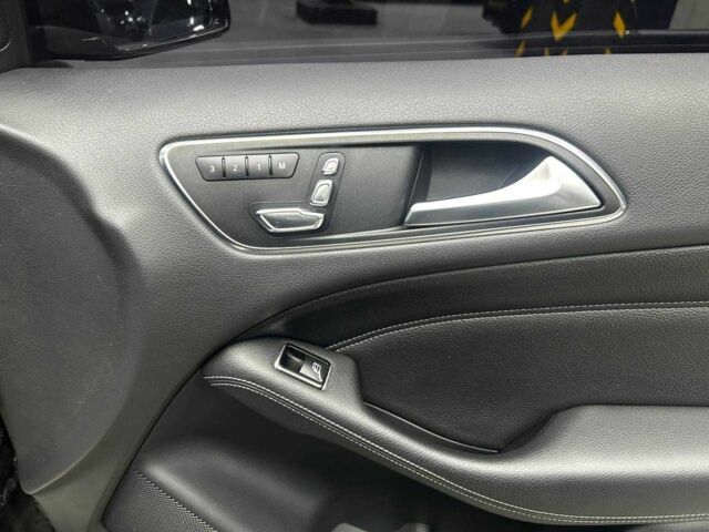 Черный Мерседес Б-класс, объемом двигателя 0 л и пробегом 116 тыс. км за 10300 $, фото 13 на Automoto.ua