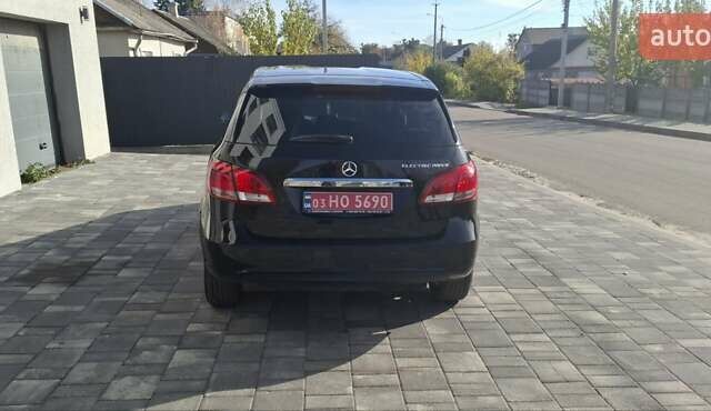 Черный Мерседес Б-класс, объемом двигателя 0 л и пробегом 140 тыс. км за 8799 $, фото 2 на Automoto.ua