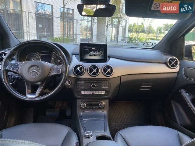Чорний Мерседес Б-клас, об'ємом двигуна 0 л та пробігом 120 тис. км за 12500 $, фото 16 на Automoto.ua