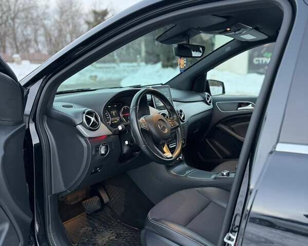 Черный Мерседес Б-класс, объемом двигателя 0 л и пробегом 141 тыс. км за 9300 $, фото 26 на Automoto.ua