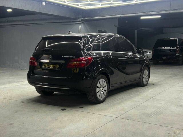 Черный Мерседес Б-класс, объемом двигателя 0 л и пробегом 116 тыс. км за 10300 $, фото 5 на Automoto.ua