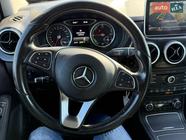 Черный Мерседес Б-класс, объемом двигателя 0 л и пробегом 120 тыс. км за 9499 $, фото 23 на Automoto.ua