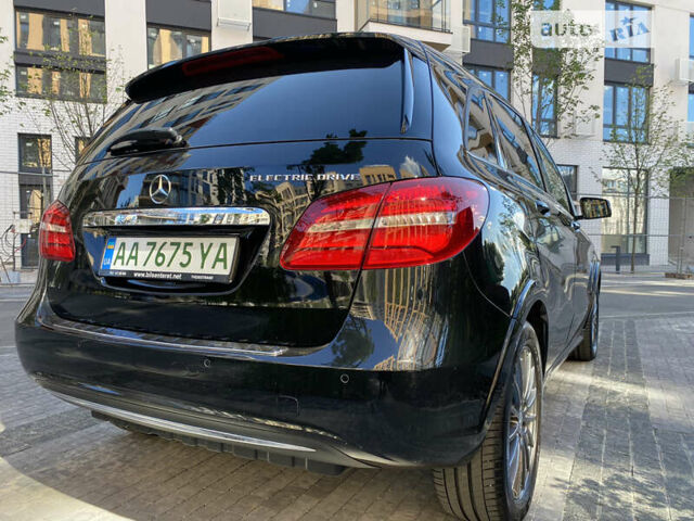 Чорний Мерседес Б-клас, об'ємом двигуна 0 л та пробігом 85 тис. км за 14000 $, фото 8 на Automoto.ua