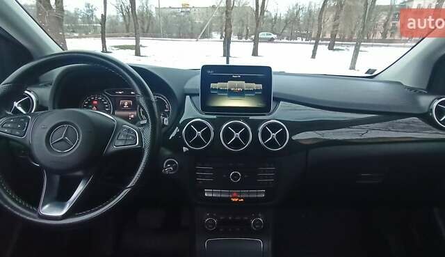 Черный Мерседес Б-класс, объемом двигателя 0 л и пробегом 105 тыс. км за 11500 $, фото 12 на Automoto.ua