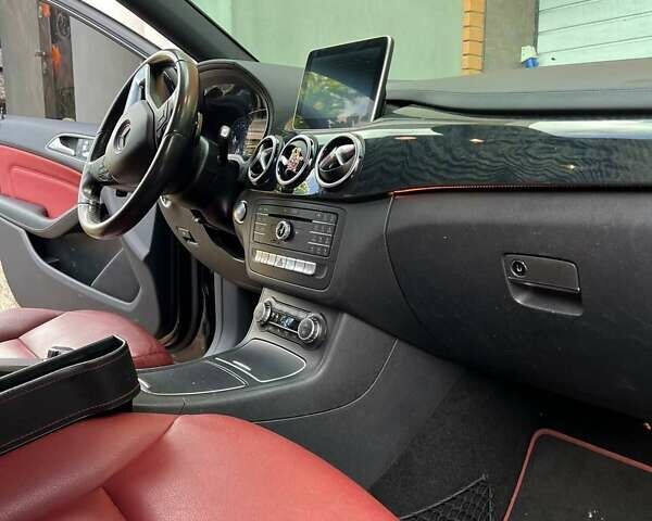 Чорний Мерседес Б-клас, об'ємом двигуна 0 л та пробігом 193 тис. км за 10500 $, фото 10 на Automoto.ua