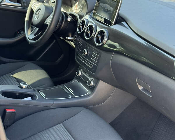 Черный Мерседес Б-класс, объемом двигателя 1.6 л и пробегом 210 тыс. км за 11800 $, фото 13 на Automoto.ua