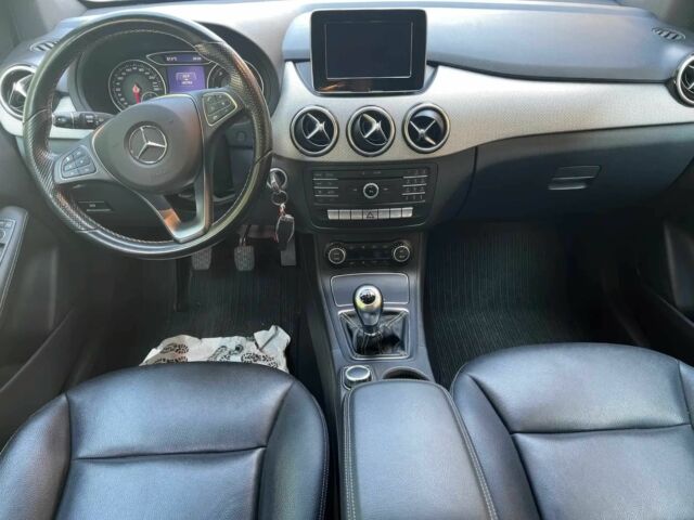 Черный Мерседес Б-класс, объемом двигателя 2 л и пробегом 70 тыс. км за 10200 $, фото 5 на Automoto.ua