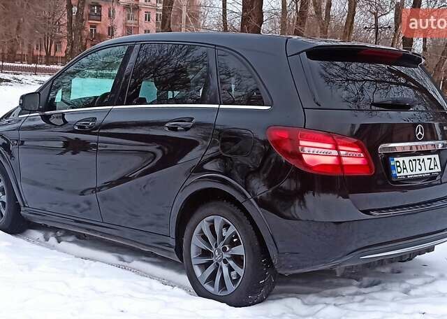Черный Мерседес Б-класс, объемом двигателя 0 л и пробегом 105 тыс. км за 11500 $, фото 6 на Automoto.ua