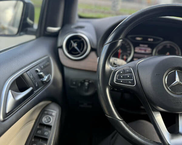 Чорний Мерседес Б-клас, об'ємом двигуна 0 л та пробігом 180 тис. км за 8800 $, фото 16 на Automoto.ua