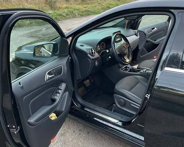 Черный Мерседес Б-класс, объемом двигателя 0 л и пробегом 109 тыс. км за 9900 $, фото 28 на Automoto.ua