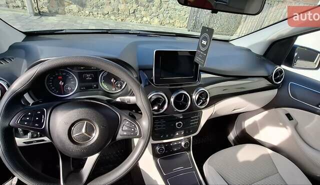 Черный Мерседес Б-класс, объемом двигателя 0 л и пробегом 140 тыс. км за 8799 $, фото 12 на Automoto.ua