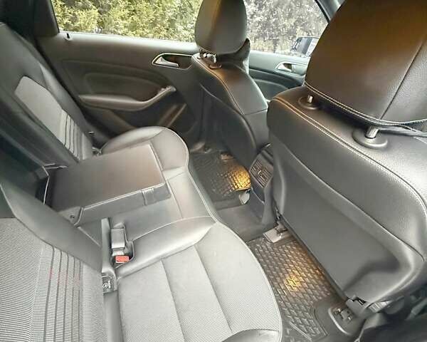 Черный Мерседес Б-класс, объемом двигателя 0 л и пробегом 88 тыс. км за 11000 $, фото 9 на Automoto.ua