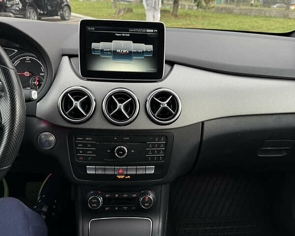 Мерседес Б-клас 2015 у Житомирі на Automoto.ua Чорний Мерседес Б-клас, об'ємом двигуна 0 л та пробігом 120 тис. км за 10200 $, фото 10 на Automoto.ua