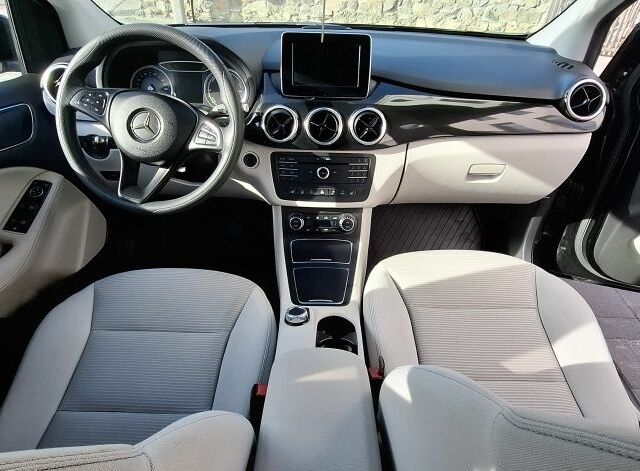 Черный Мерседес Б-класс, объемом двигателя 0 л и пробегом 149 тыс. км за 8200 $, фото 5 на Automoto.ua