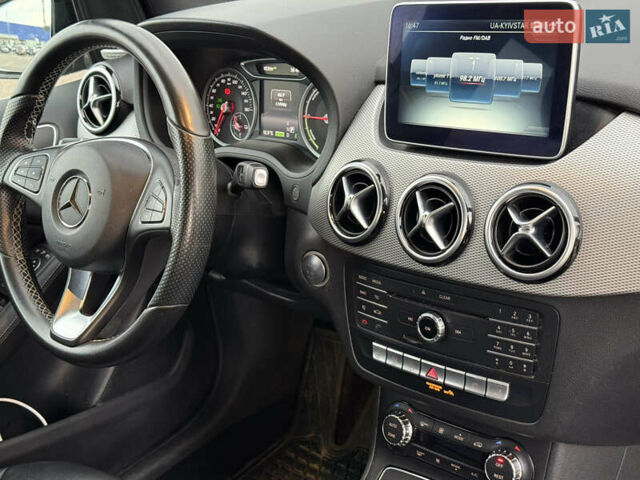 Мерседес Б-клас 2015 у Житомирі на Automoto.ua Чорний Мерседес Б-клас, об'ємом двигуна 0 л та пробігом 120 тис. км за 10200 $, фото 9 на Automoto.ua