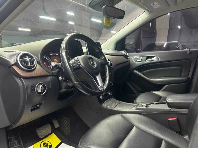 Черный Мерседес Б-класс, объемом двигателя 0 л и пробегом 116 тыс. км за 10300 $, фото 9 на Automoto.ua