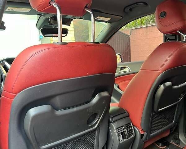 Чорний Мерседес Б-клас, об'ємом двигуна 0 л та пробігом 193 тис. км за 10500 $, фото 4 на Automoto.ua