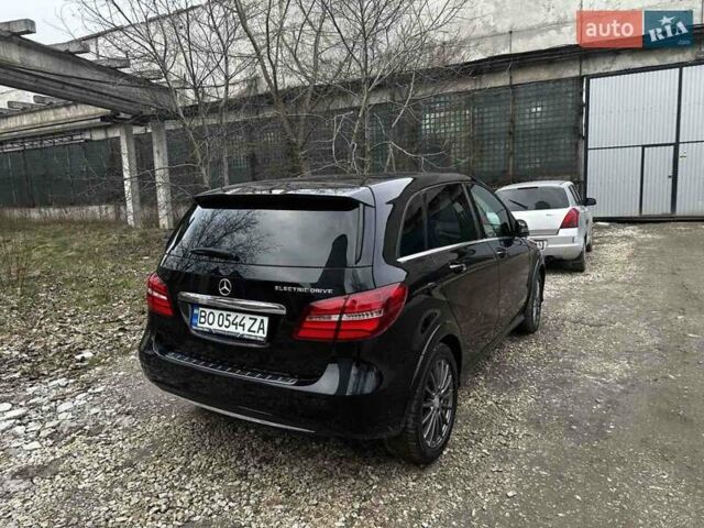 Чорний Мерседес Б-клас, об'ємом двигуна 0 л та пробігом 130 тис. км за 11000 $, фото 1 на Automoto.ua
