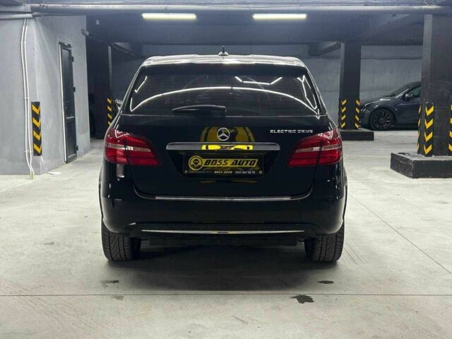 Черный Мерседес Б-класс, объемом двигателя 0 л и пробегом 116 тыс. км за 10300 $, фото 4 на Automoto.ua