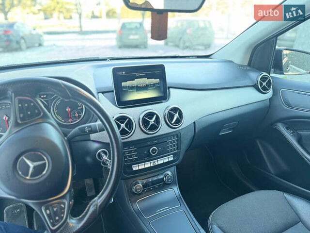 Черный Мерседес Б-класс, объемом двигателя 0 л и пробегом 111 тыс. км за 8799 $, фото 56 на Automoto.ua