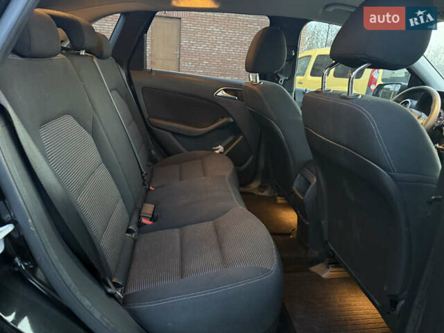 Чорний Мерседес Б-клас, об'ємом двигуна 0 л та пробігом 80 тис. км за 9300 $, фото 8 на Automoto.ua