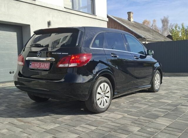 Черный Мерседес Б-класс, объемом двигателя 0 л и пробегом 149 тыс. км за 8200 $, фото 2 на Automoto.ua