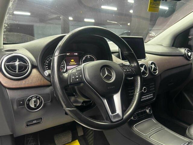 Черный Мерседес Б-класс, объемом двигателя 0 л и пробегом 116 тыс. км за 10300 $, фото 8 на Automoto.ua