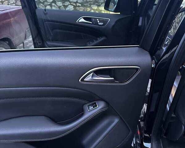 Чорний Мерседес Б-клас, об'ємом двигуна 0 л та пробігом 130 тис. км за 11000 $, фото 4 на Automoto.ua