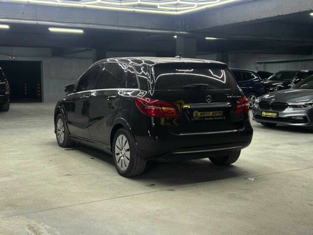 Черный Мерседес Б-класс, объемом двигателя 0 л и пробегом 116 тыс. км за 10300 $, фото 3 на Automoto.ua