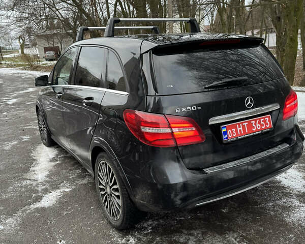 Чорний Мерседес Б-клас, об'ємом двигуна 0 л та пробігом 123 тис. км за 8800 $, фото 5 на Automoto.ua