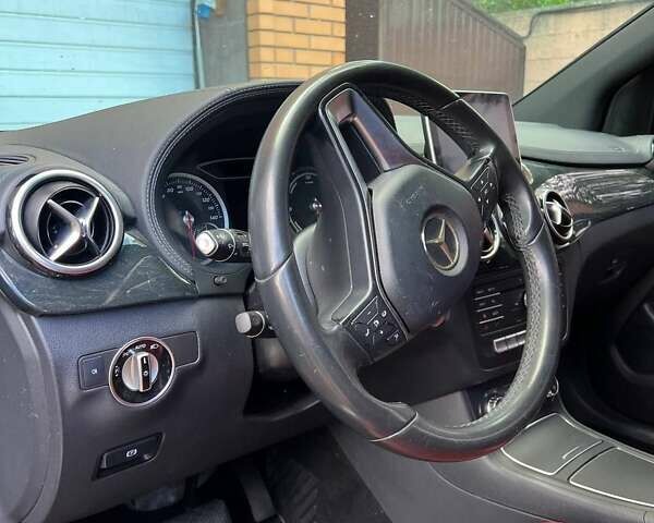 Чорний Мерседес Б-клас, об'ємом двигуна 0 л та пробігом 193 тис. км за 10500 $, фото 11 на Automoto.ua