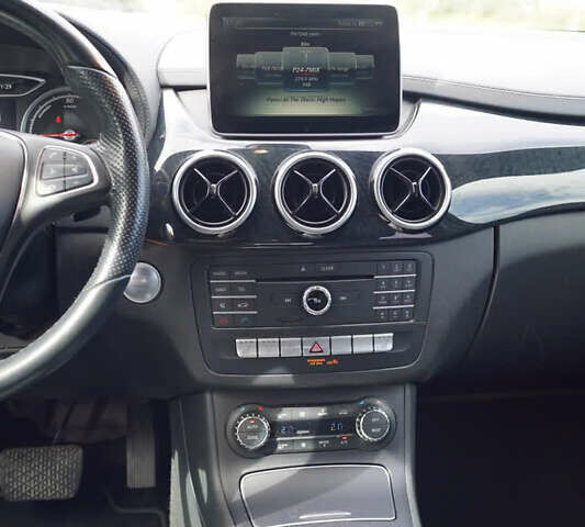 Мерседес Б-класс 2015 в Львове на Automoto.ua Черный Мерседес Б-класс, объемом двигателя 0 л и пробегом 83 тыс. км за 10550 $, фото 28 на Automoto.ua