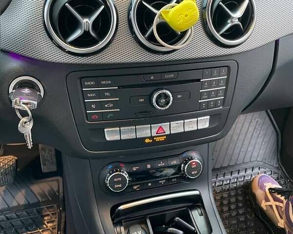 Черный Мерседес Б-класс, объемом двигателя 0 л и пробегом 109 тыс. км за 9900 $, фото 22 на Automoto.ua